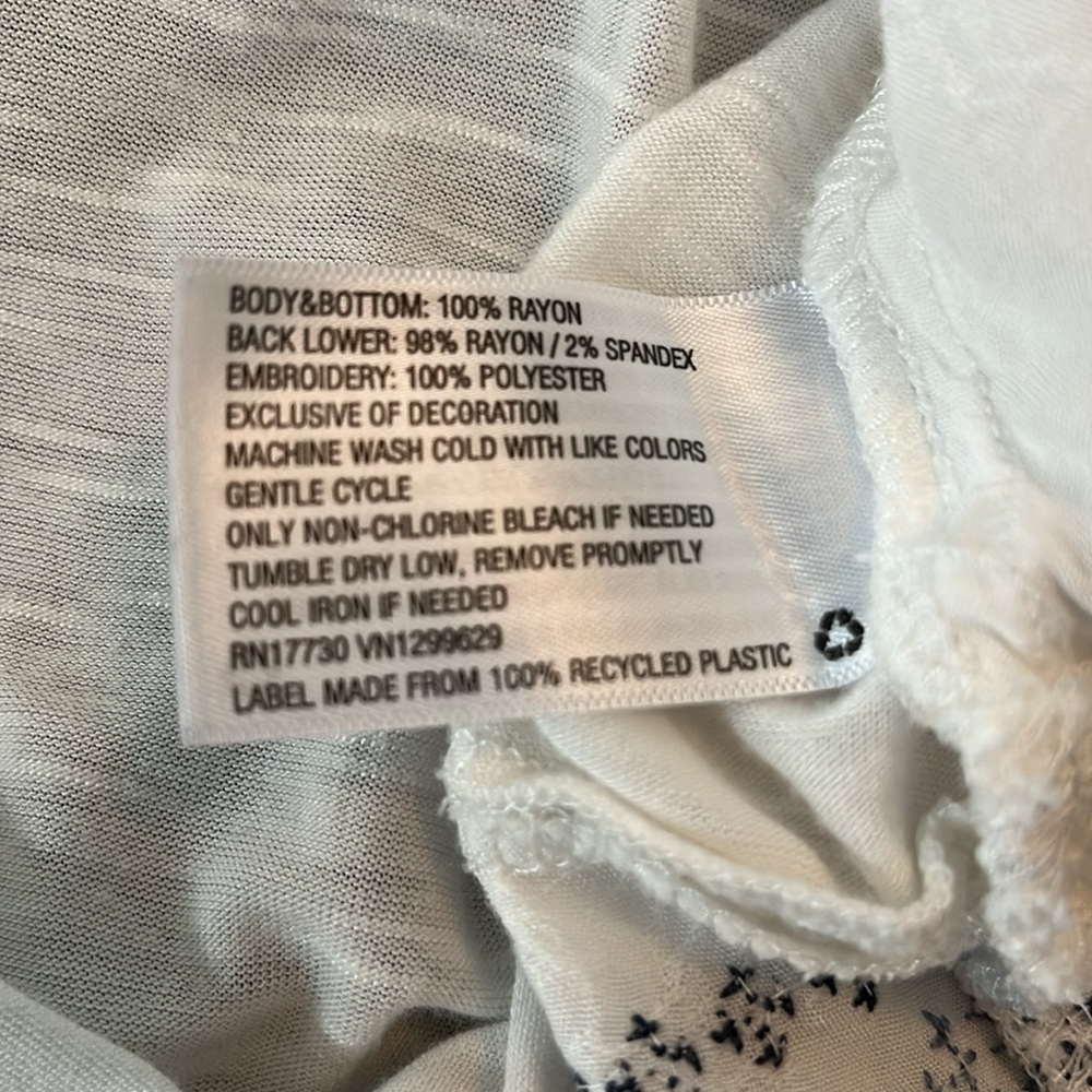 Knox Rose gorgeous embroidered top - Picture 8 of 8